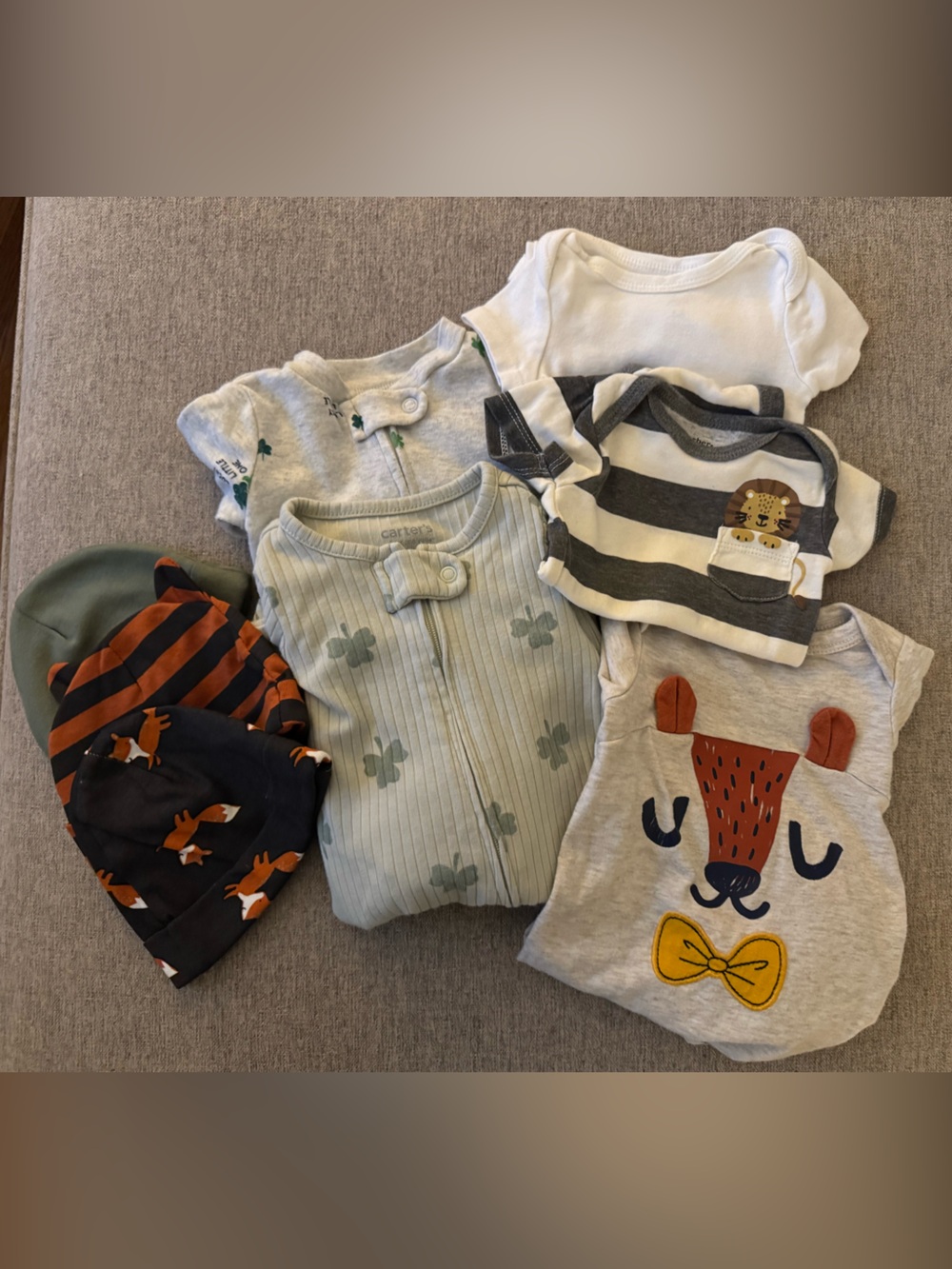 *LIKE NEW* Mixed Newborn Baby Onesie Lot
